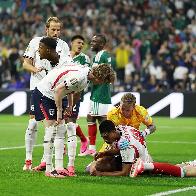 แฮร์รี่ เคนฉลองหลังยิงจุดโทษให้อังกฤษขึ้นนำ 3-1
